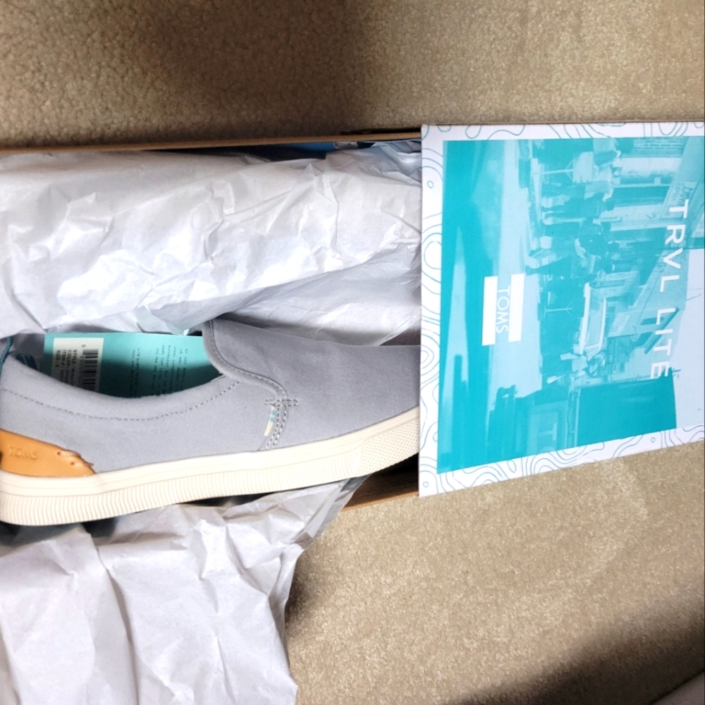 Toms womens 8 travel lite shoes Never Worn